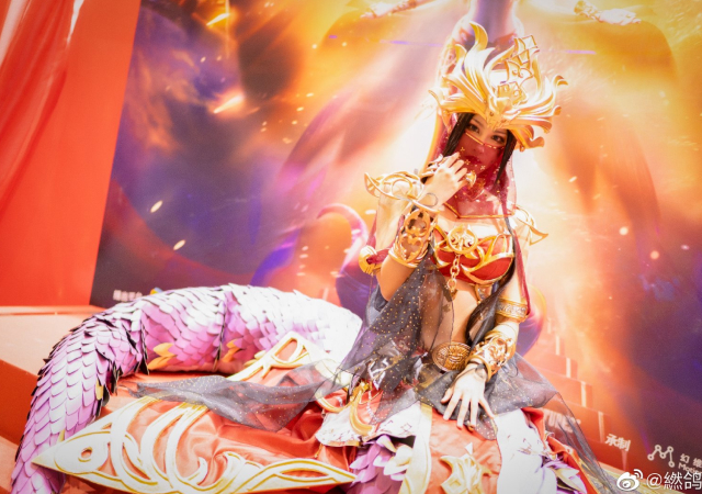 Cosplay Nữ Vương Mỹ Đô Toa Hot hòn họt của cosplayer Trung Quốc